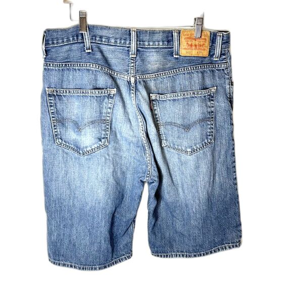 Levi's 569 Blue Medium Wash Loose Straight Leg 11.5" Inseam Denim Jorts Size 38 - Picture 6 of 13